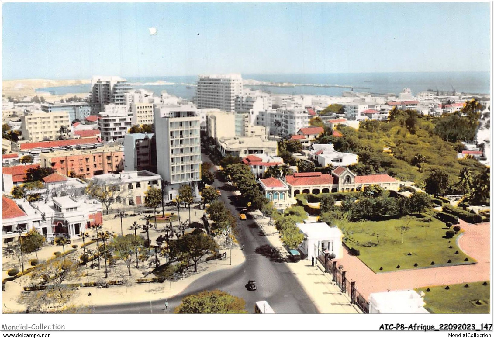 AICP8-AFRIQUE-0928 - REP DU SENEGAL - DAKAR - Vue Sur L'avenue Roume - Au Second Plan Le Port - Sénégal