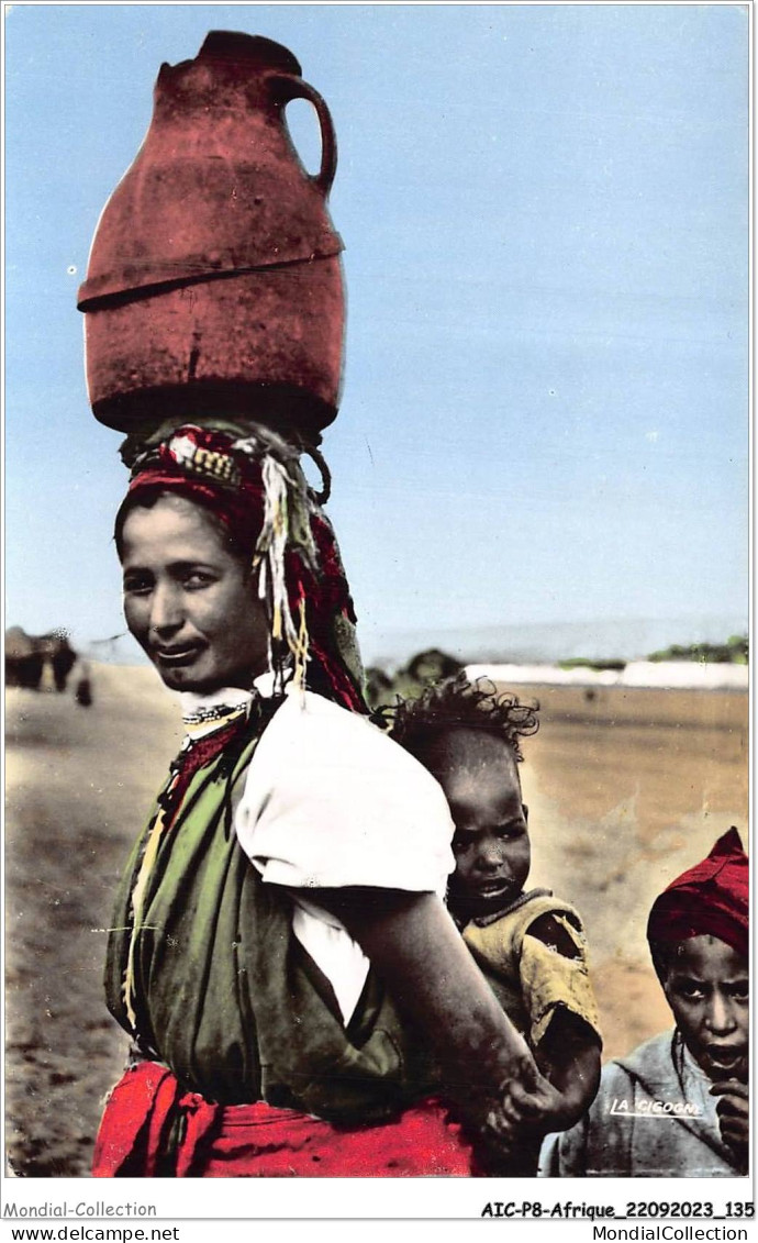 AICP8-AFRIQUE-0922 - SCENES ET TYPES - Porteuse D'eau Et Son Mouchachou - Non Classés