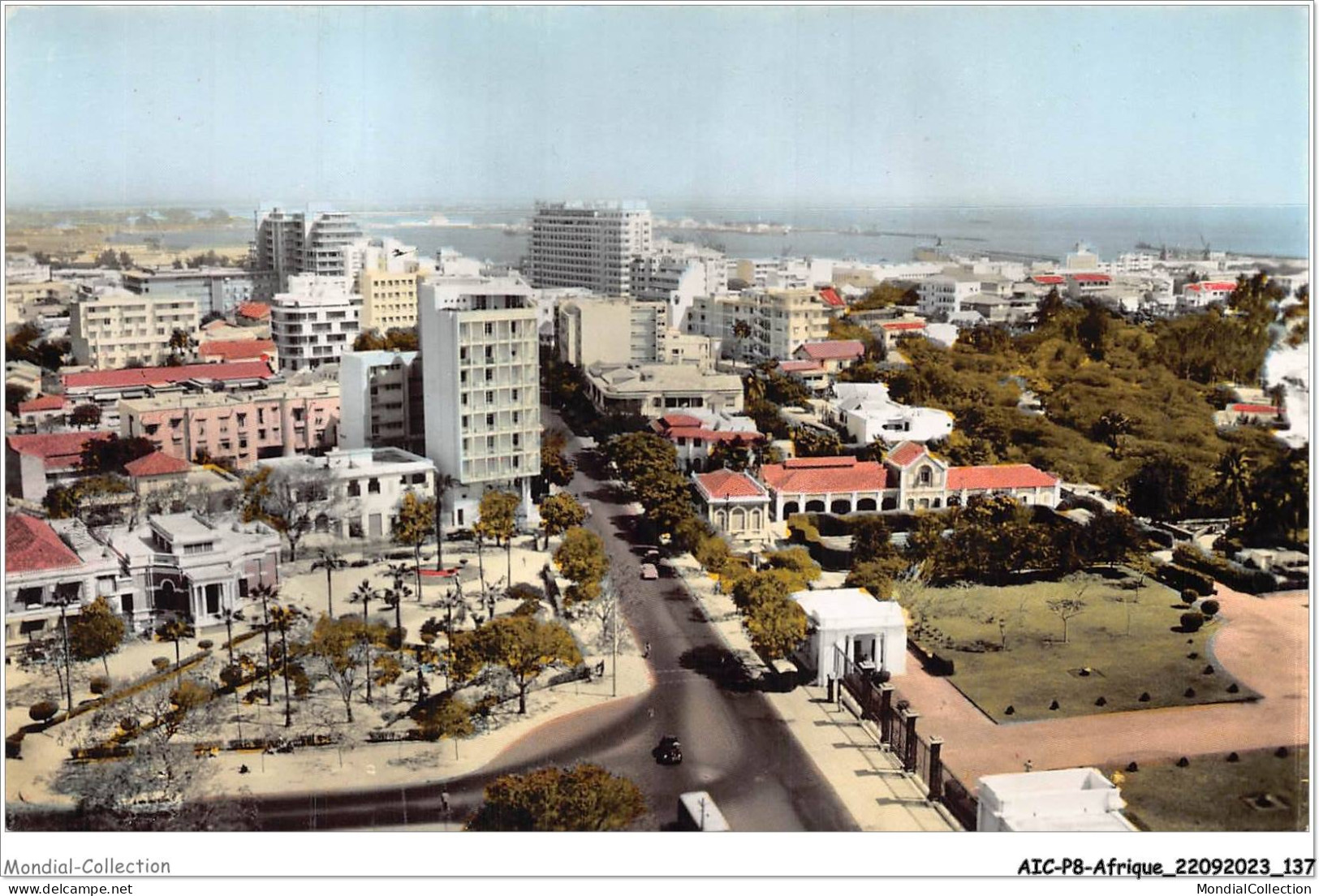 AICP8-AFRIQUE-0923 - REP DU SENEGAL - DAKAR - Vue Sur L'avenue Roume - Au Second Plan Le Port - Senegal