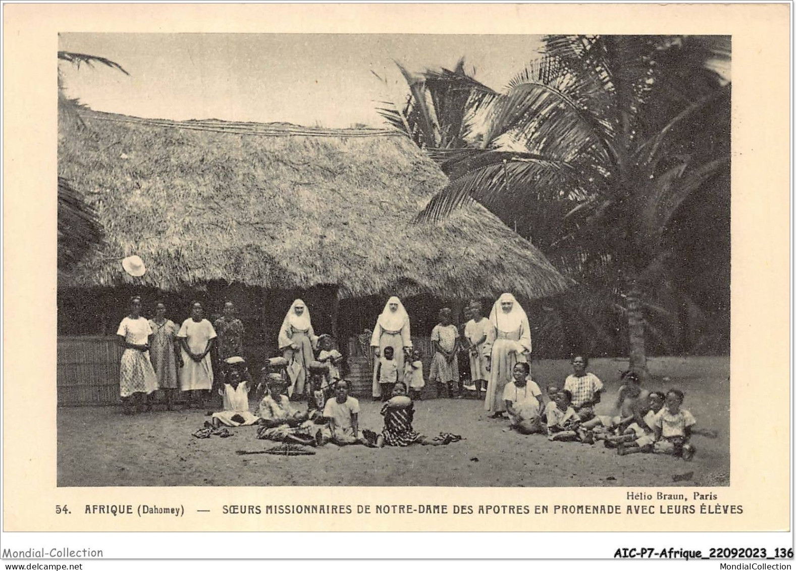 AICP7-AFRIQUE-0806 - AFRIQUE - DAHOMEY - Soeurs Missionnaires De Notre-dame Des Apôtres En Promenade Avec Leurs élèves - Benin