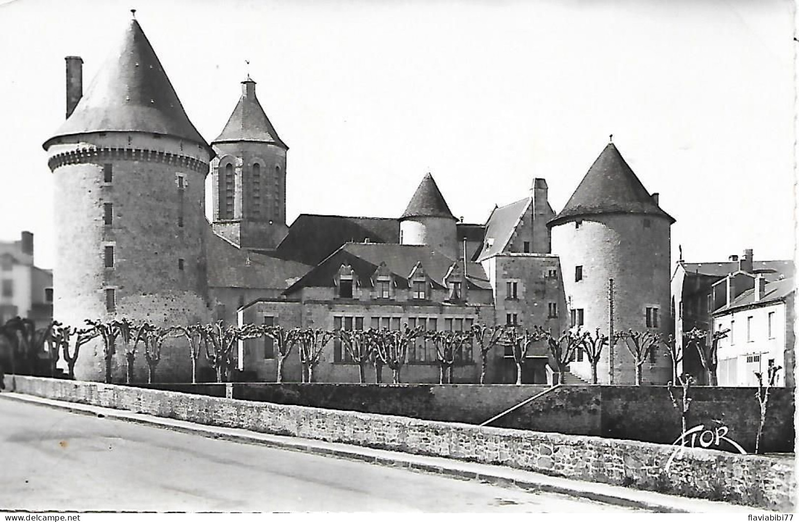 BOURGANEUF  - ( 23 )  - Le Chateau    ( C. P. S. M- Pt -Ft ) - Bourganeuf