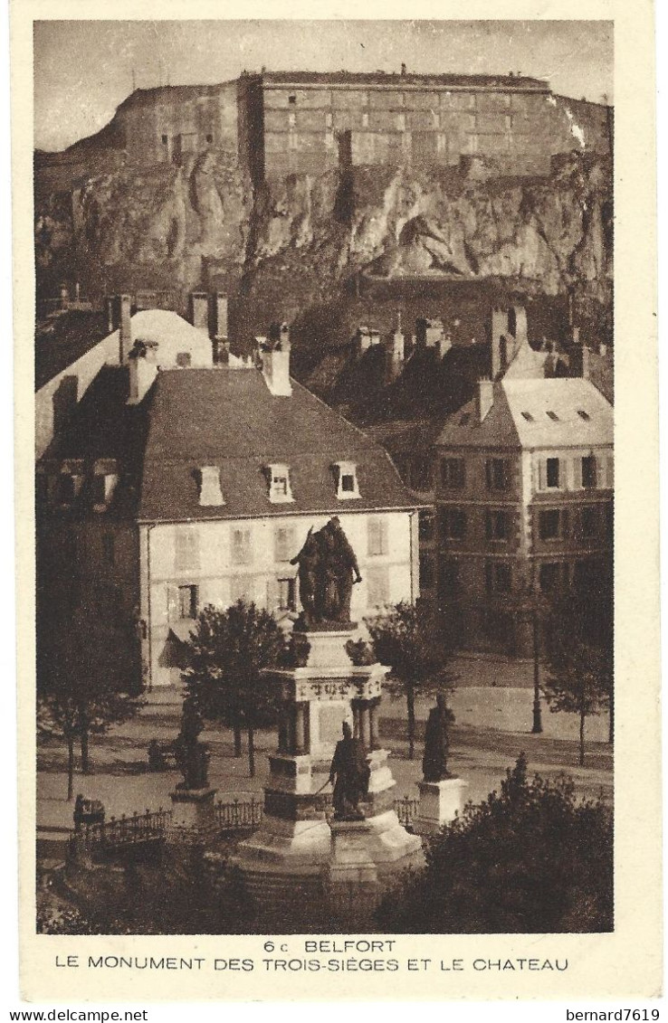 90 Belfort - Le Monument Des Trois Sieges Et Le Chateau - Belfort - Stadt