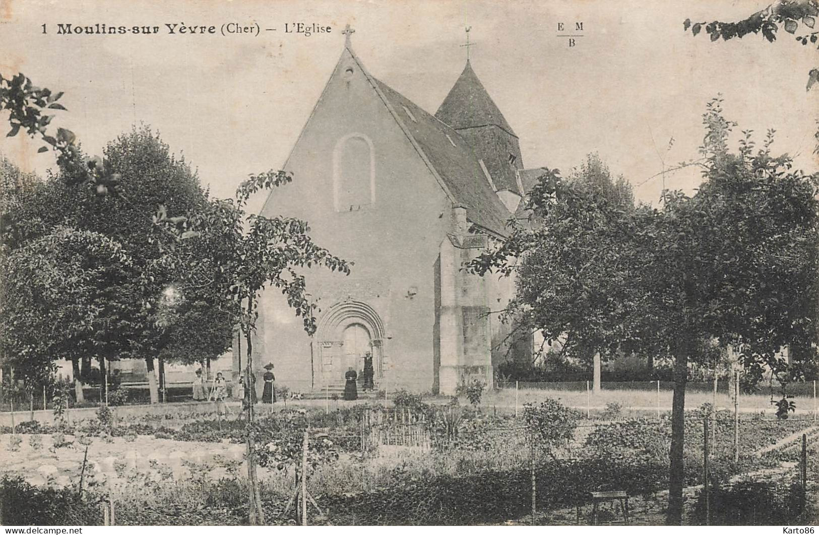 Moulins Sur Yèvre * La Place De L'église Du Village - Autres & Non Classés