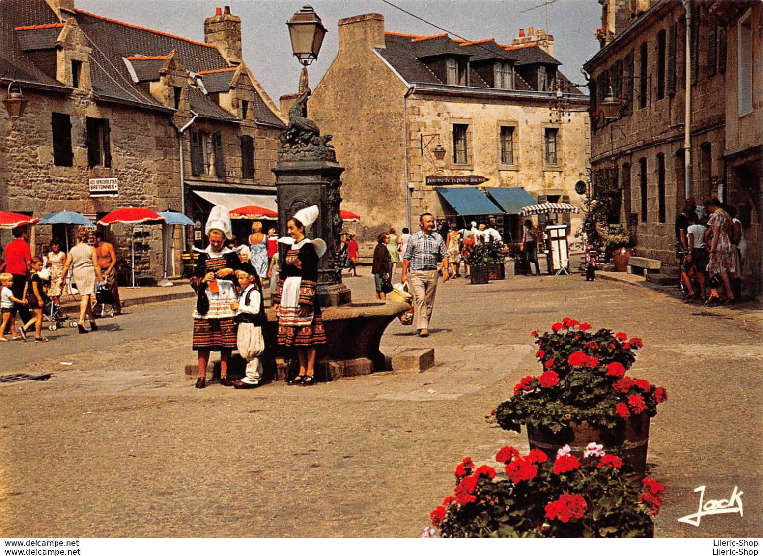 [29] CONCARNEAU La Place De La Ville Close ( ͡♥ ͜ʖ ͡♥) ♥ - Concarneau