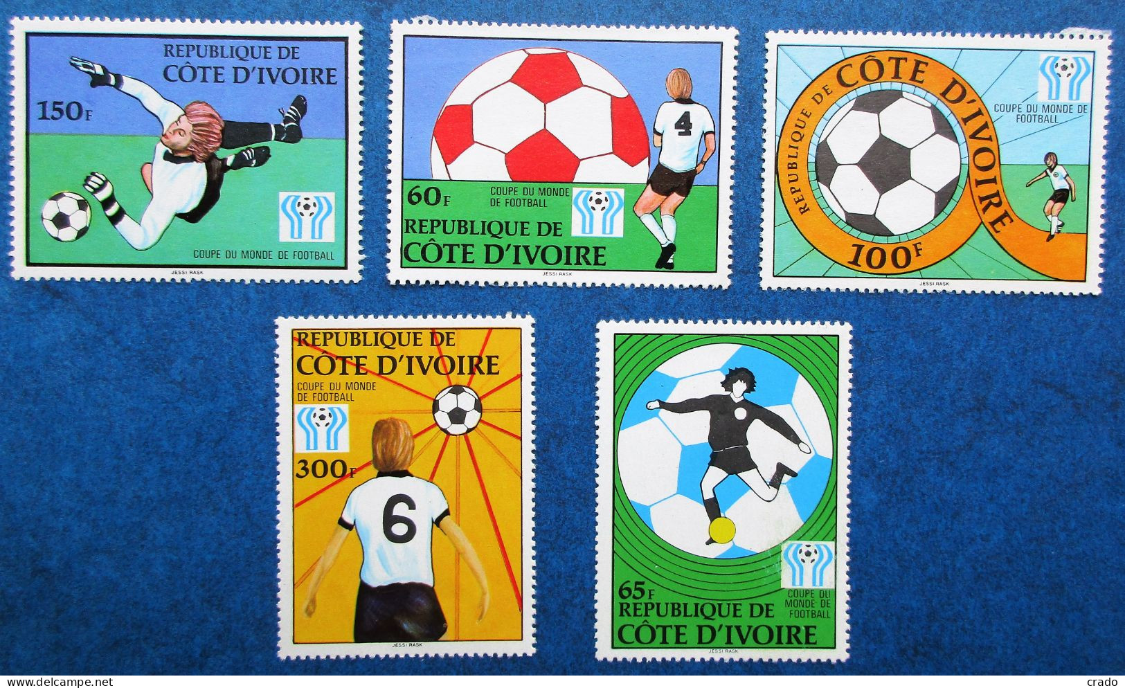 Vends Timbres De Côte D'Ivoire 1978 Sur Le Football - Côte D'Ivoire (1960-...)