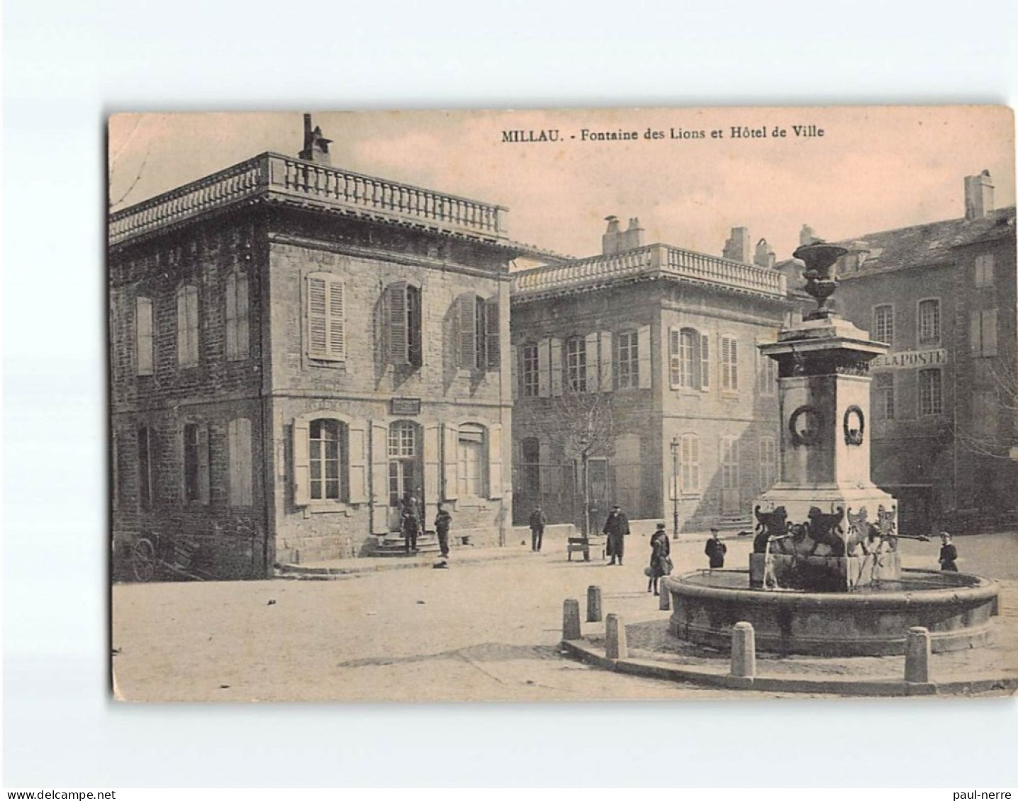 MILLAU : Fontaine Des Lions Et Hôtel De Ville - état - Millau