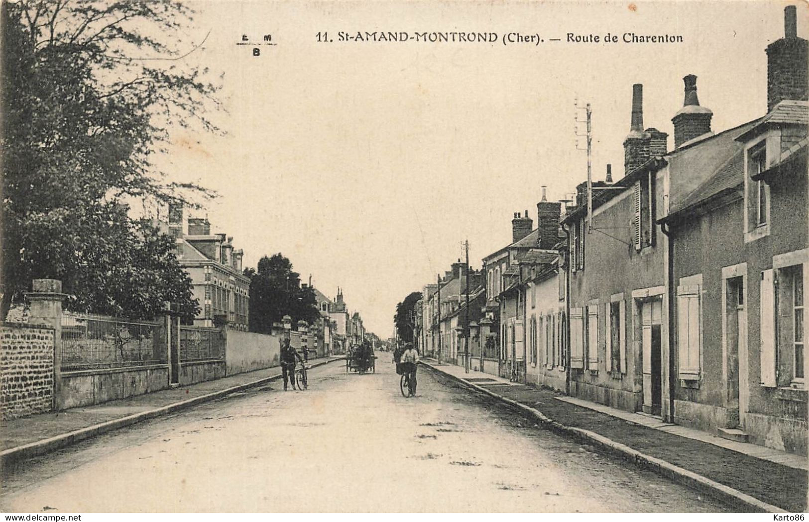 St Amand Montrond * La Route De Charenton * Villageois - Saint-Amand-Montrond