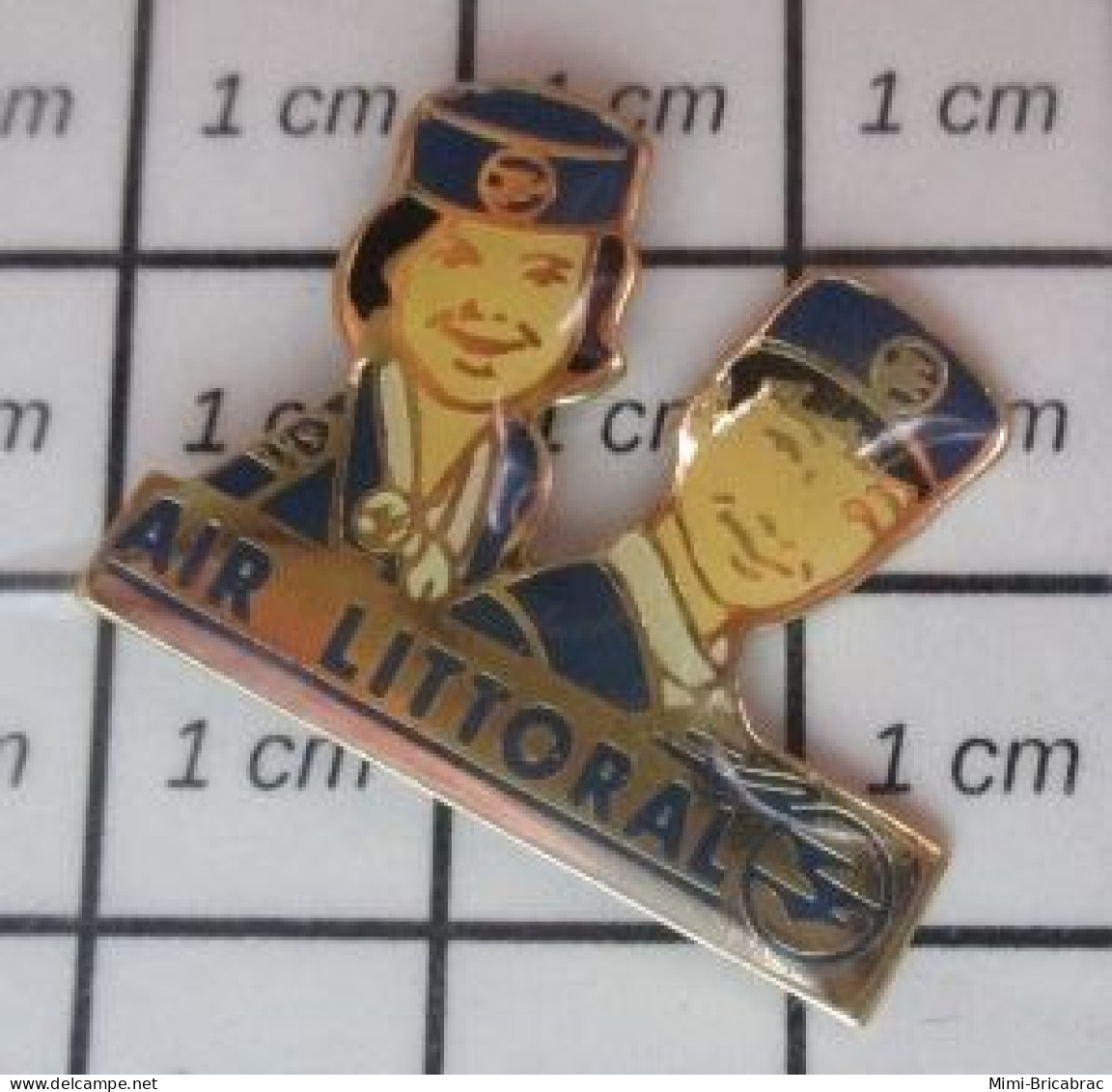 912E Pin's Pins / Beau Et Rare / AVIATION / PNC HOTESSES DE L'AIR COMPAGNIE AERIENNE AIR LITTORAL - Avions