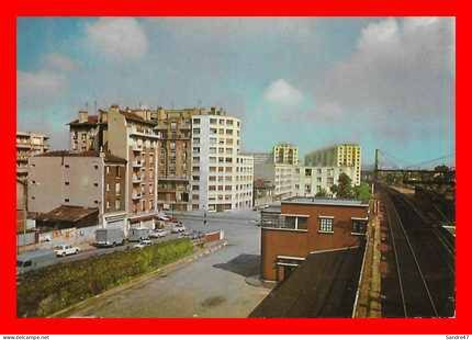 3 CPSM/gf (92) VANVES. La Gare / La Poste / La Mairie. *3720 - Vanves