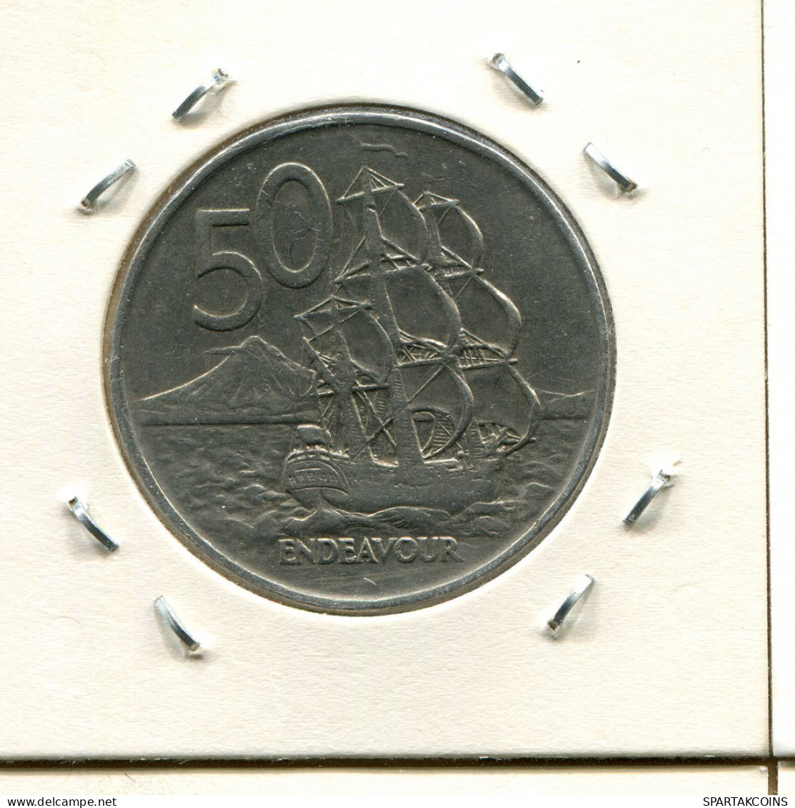 50 CENTS 1977 NEW ZEALAND Coin #AS226.U.A - Nouvelle-Zélande