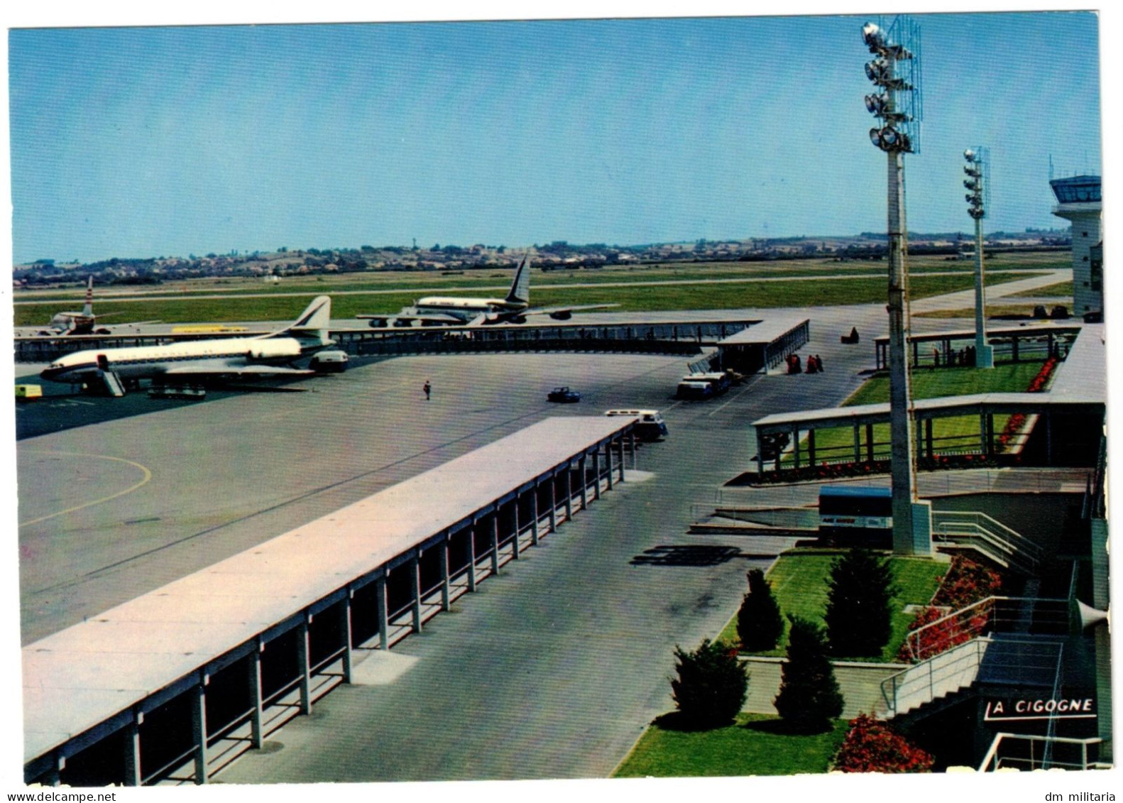 69 - CARTE 1973 : AÉROPORT DE LYON-BRON - L'AIRE DE STATIONNEMENT - CACHET AÉROPORT LYON-BRON CONTRÔLE - RHÔNE - Aérodromes