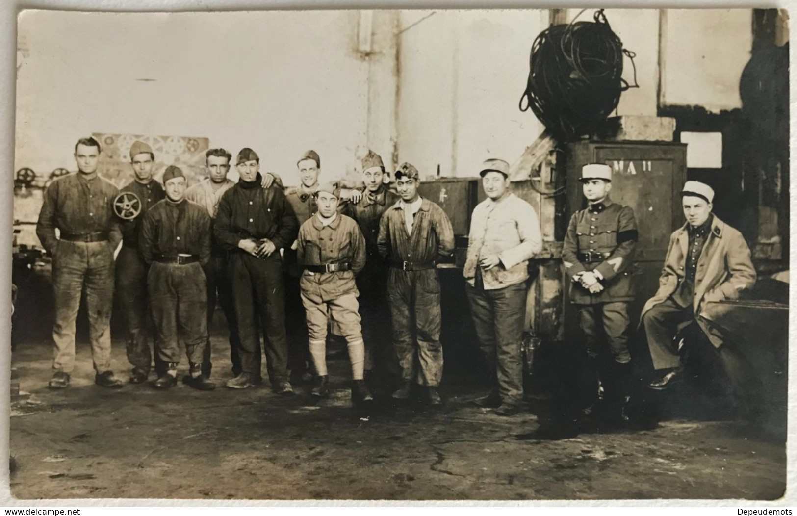 Photo Ancienne - Snapshot - Carte Photo - Militaire - Mécanicien - Atelier - A Identifier - Guerre, Militaire