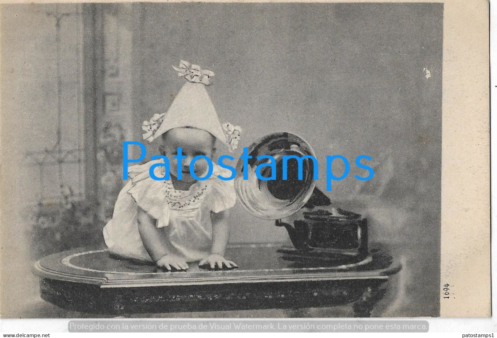 229050 REAL PHOTO COSTUMES BABY WITH FONOLA FONOGRAFO POSTAL POSTCARD - Photographs