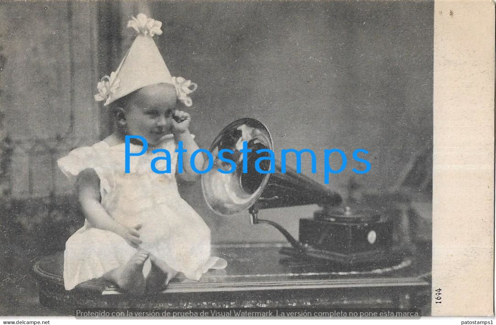 229051 REAL PHOTO COSTUMES BABY WITH FONOLA FONOGRAFO POSTAL POSTCARD - Photographie