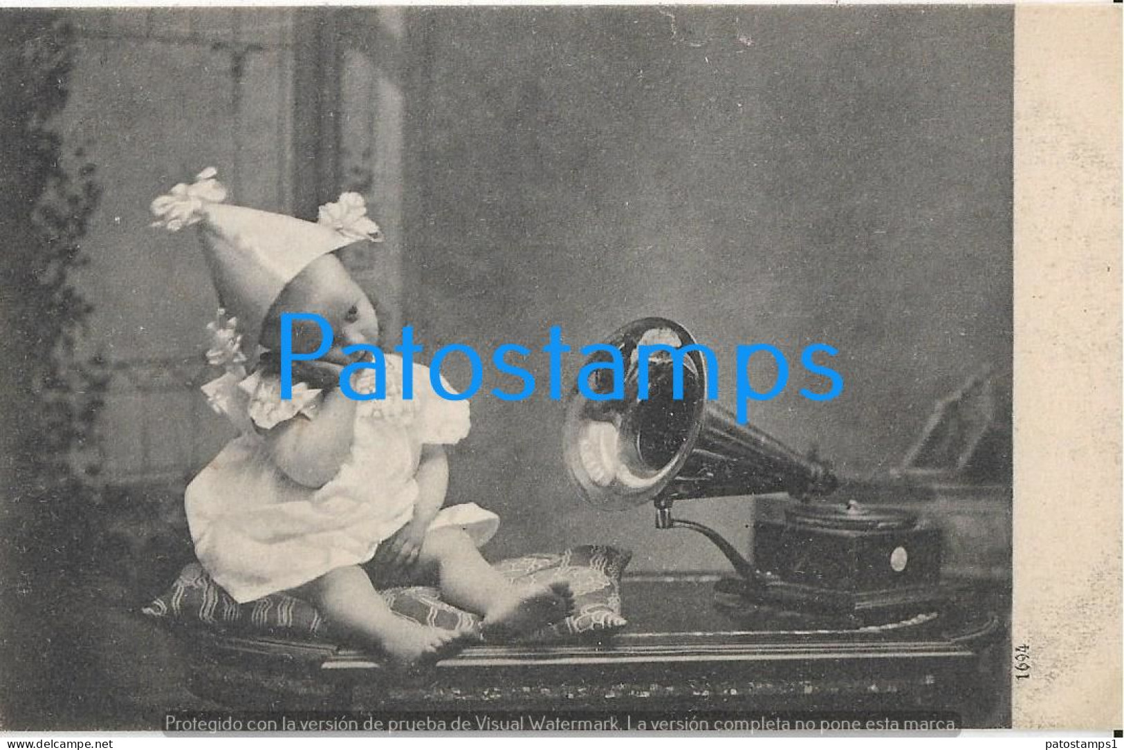 229052 REAL PHOTO COSTUMES BABY BEAUTY WITH FONOLA FONOGRAFO POSTAL POSTCARD - Photographie
