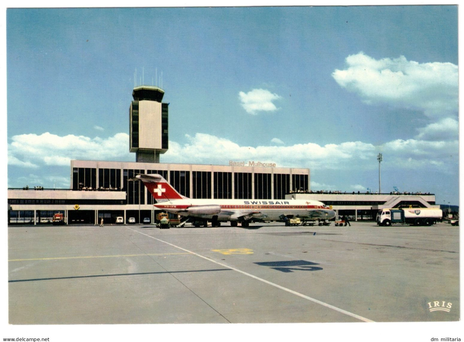 68 - AÉROPORT DE BÂLE - MULHOUSE - AIRES DE STATIONNEMENT AVEC L'AÉROGARE À L'ARRIÈRE-PLAN - BASEL-MULHOUSE - SUISSE - Vliegvelden