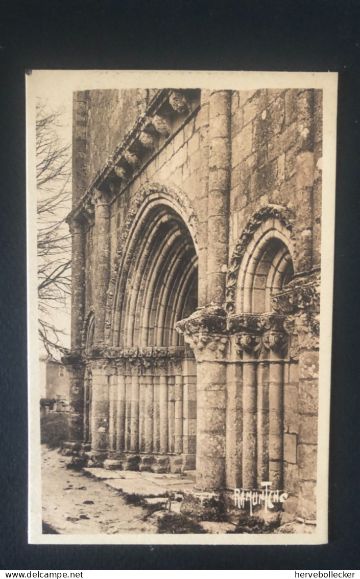 Royan - Côte D'Argent - Église Romane Saint Sulpice De Royan . 17 - Royan