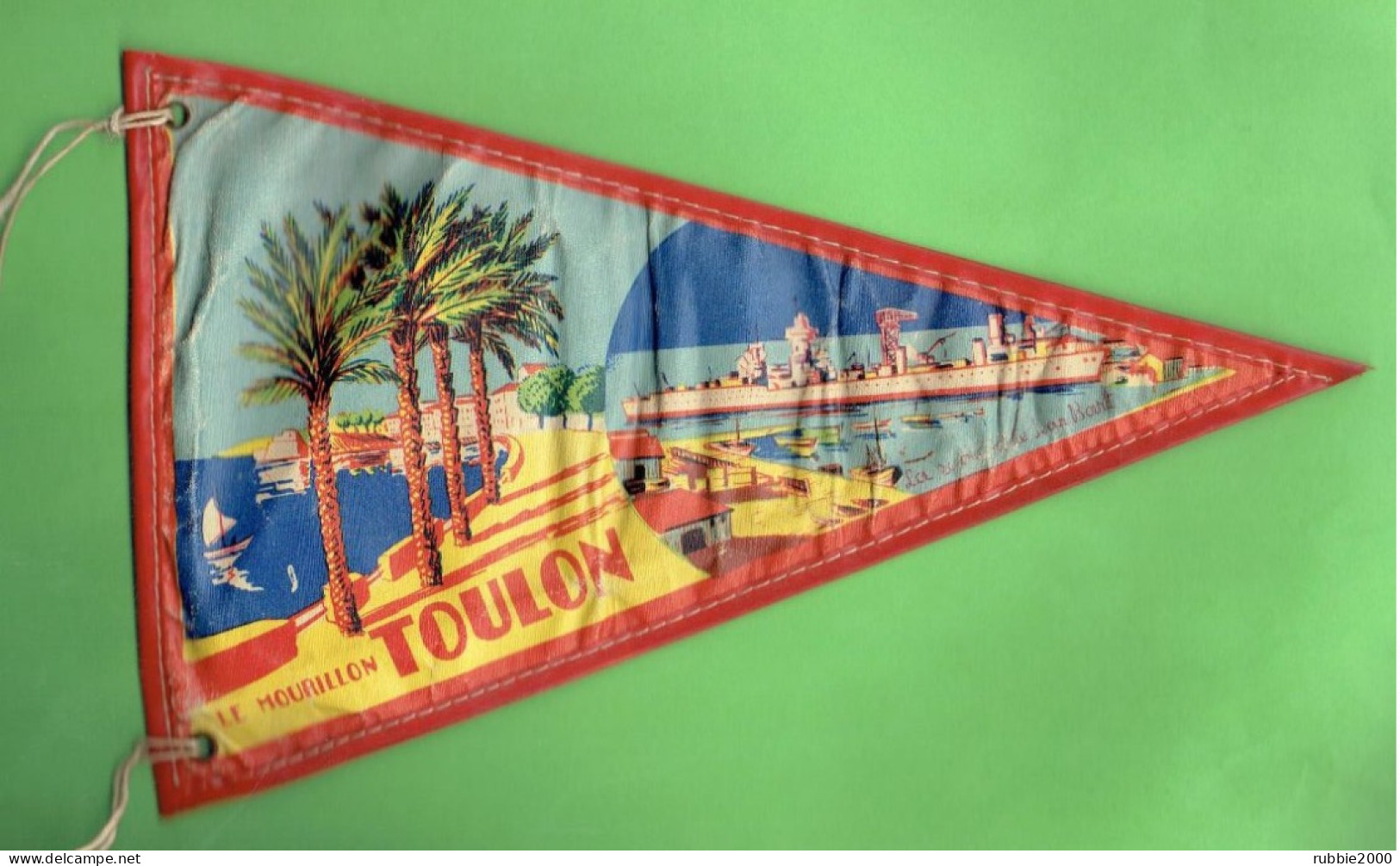 FANION EN TISSU PLASTIFIE 1950 1960 VILLE DE TOULON LE MOURILLON LA RADE ET LE JEAN BART VAR DRAPEAUX BRANCOLAR NICE - Obj. 'Herinnering Van'