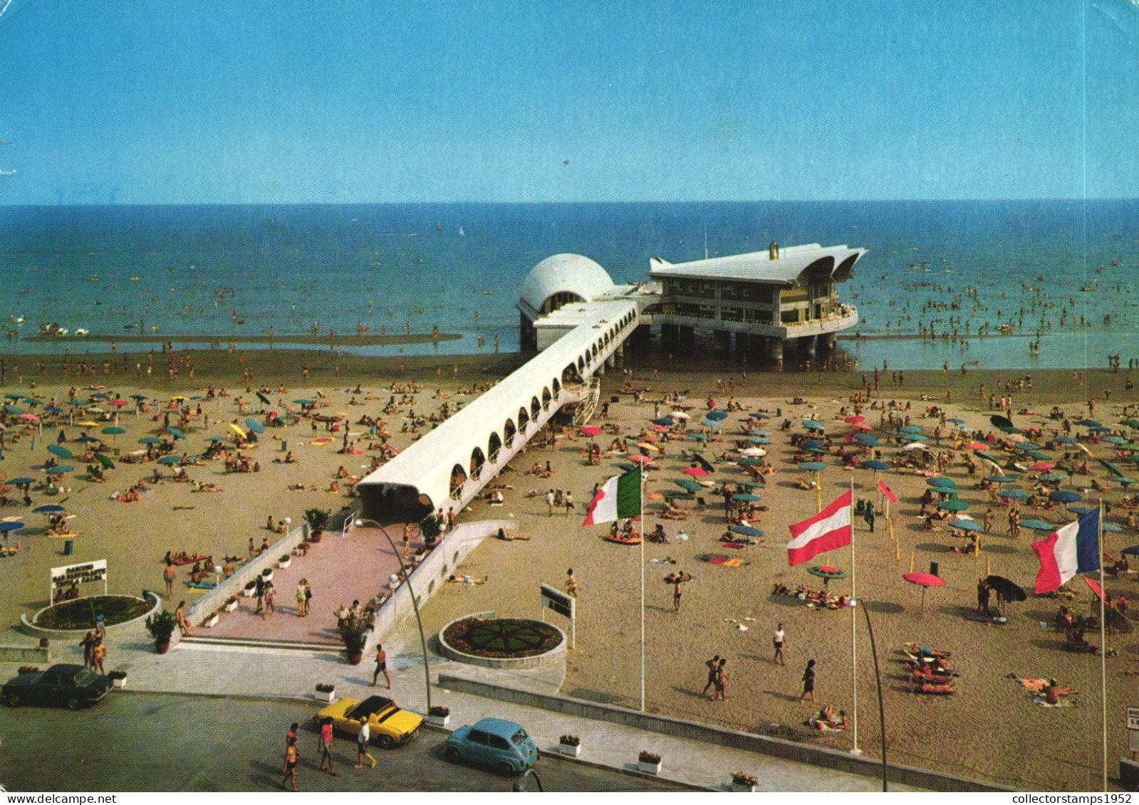 LIGNANO SABBIADORO, UDINE, FRIULI, BEACH, ARCHITECTURE, UMBRELLA, FLAG, CAR, ITALY, POSTCARD - Udine