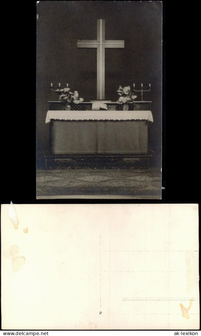 Foto  Altar Mit Kreuz, Bibel Und Kerzenständern 1919 Privatfoto - Sonstige & Ohne Zuordnung