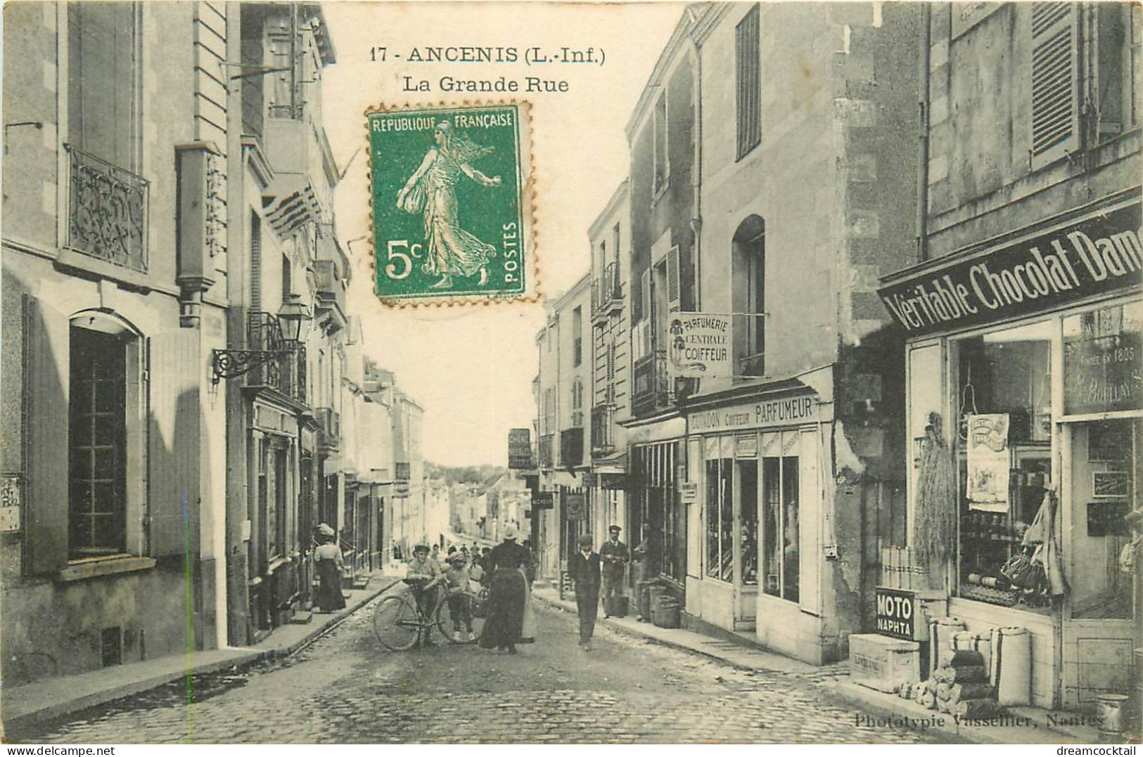 44 ANCENIS. Commerces Sur La Grande Rue - Ancenis