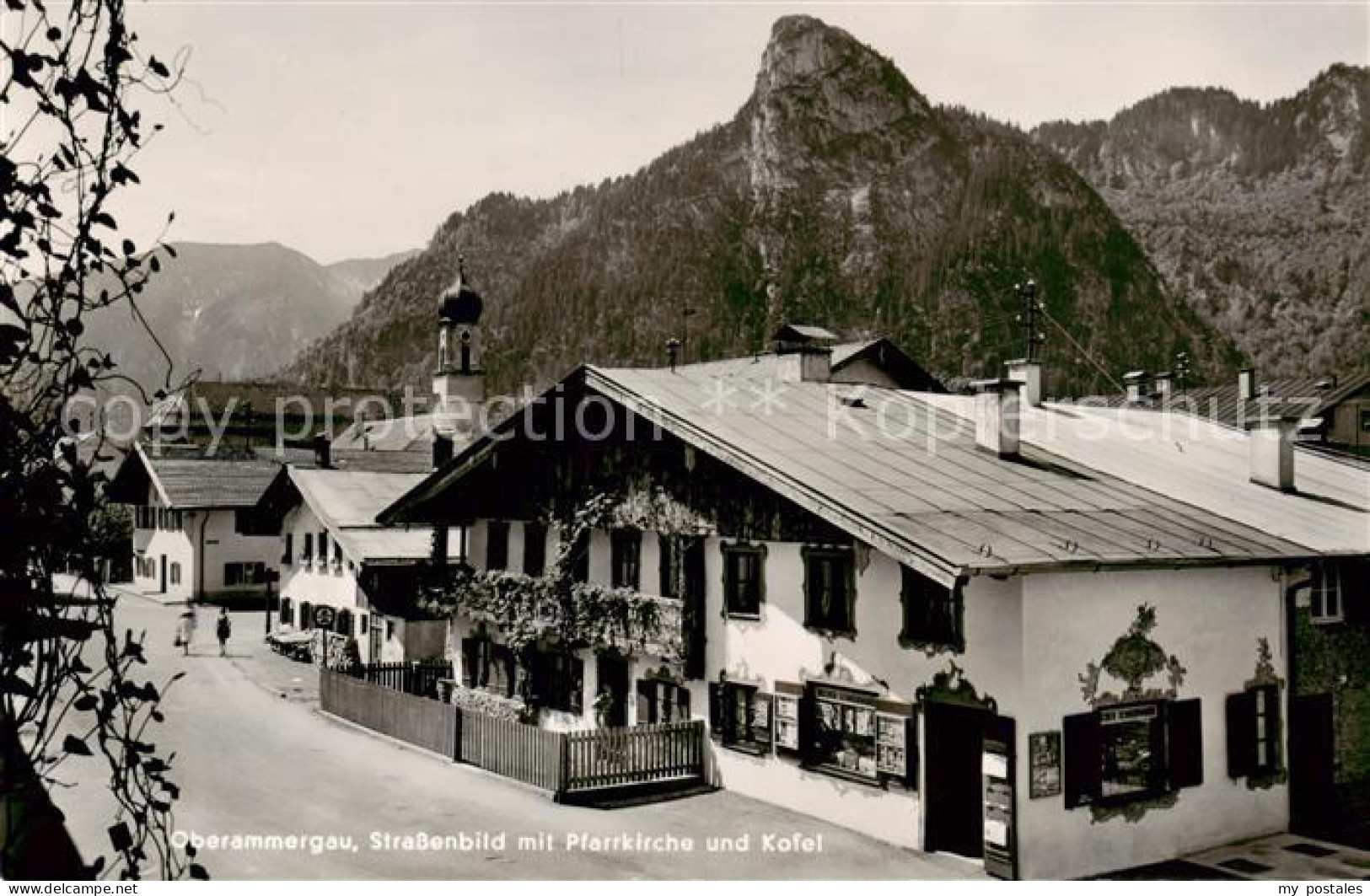 73797300 Oberammergau Strassenpartie Mit Pfarrkirche Und Kofel Oberammergau - Oberammergau