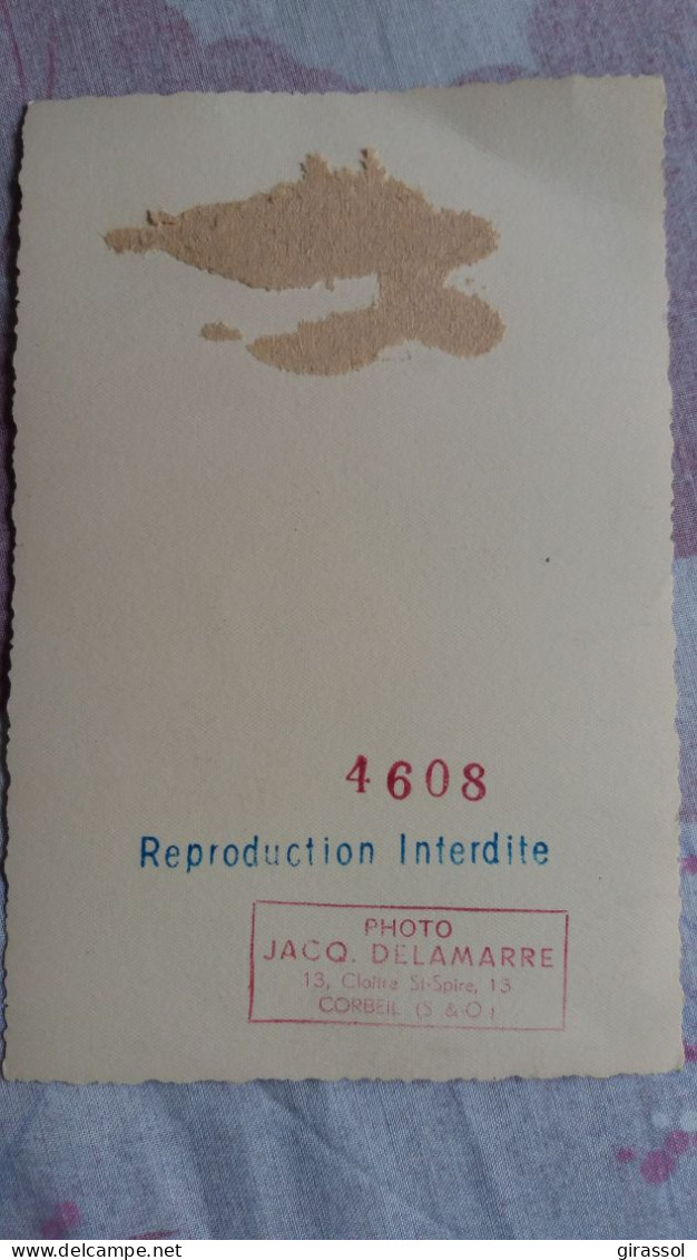 PHOTO MICKEY PHOTO JACQ DELAMARE CORBEIL FILLE FILLETTE JEU JOUANT AVEC CUBES ET MICKEY DISNEY   FORMAT 15 PAR 9.5 CM - Gegenstände