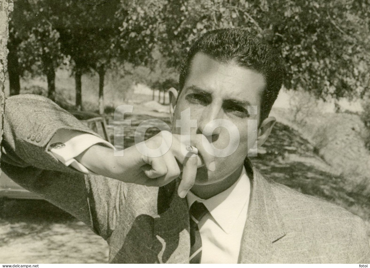 50s ORIGINAL FOTO AMATEUR PHOTO SMOKING MAN HOMME FUMEUR CIGAR Gay Int AT282 - Anonymous Persons
