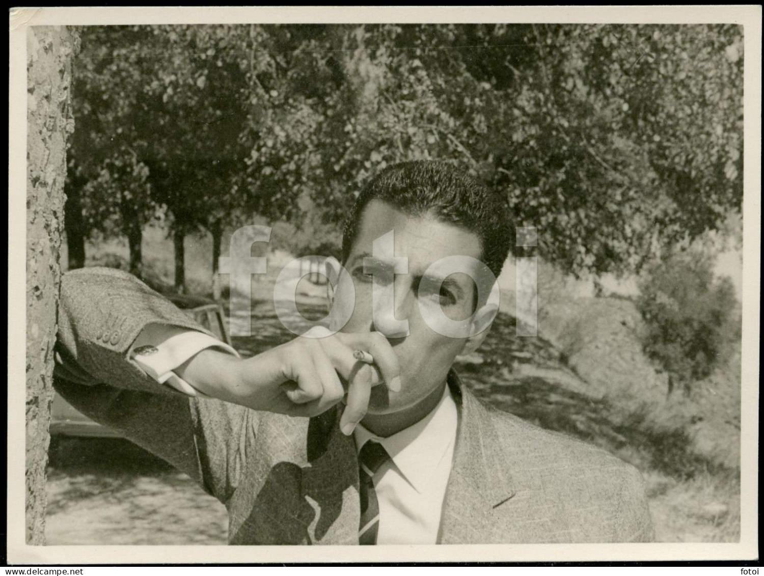 50s ORIGINAL FOTO AMATEUR PHOTO SMOKING MAN HOMME FUMEUR CIGAR Gay Int AT282 - Anonymous Persons