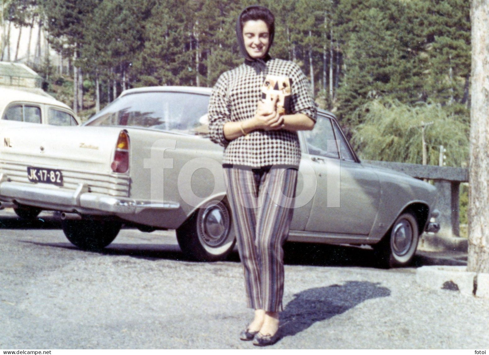 1969 REAL ORIGINAL AMATEUR FOTO FEMME WOMAN DUTCH FORD ZODIAC  HOLLAND NETHERLANDS AT319 - Cars