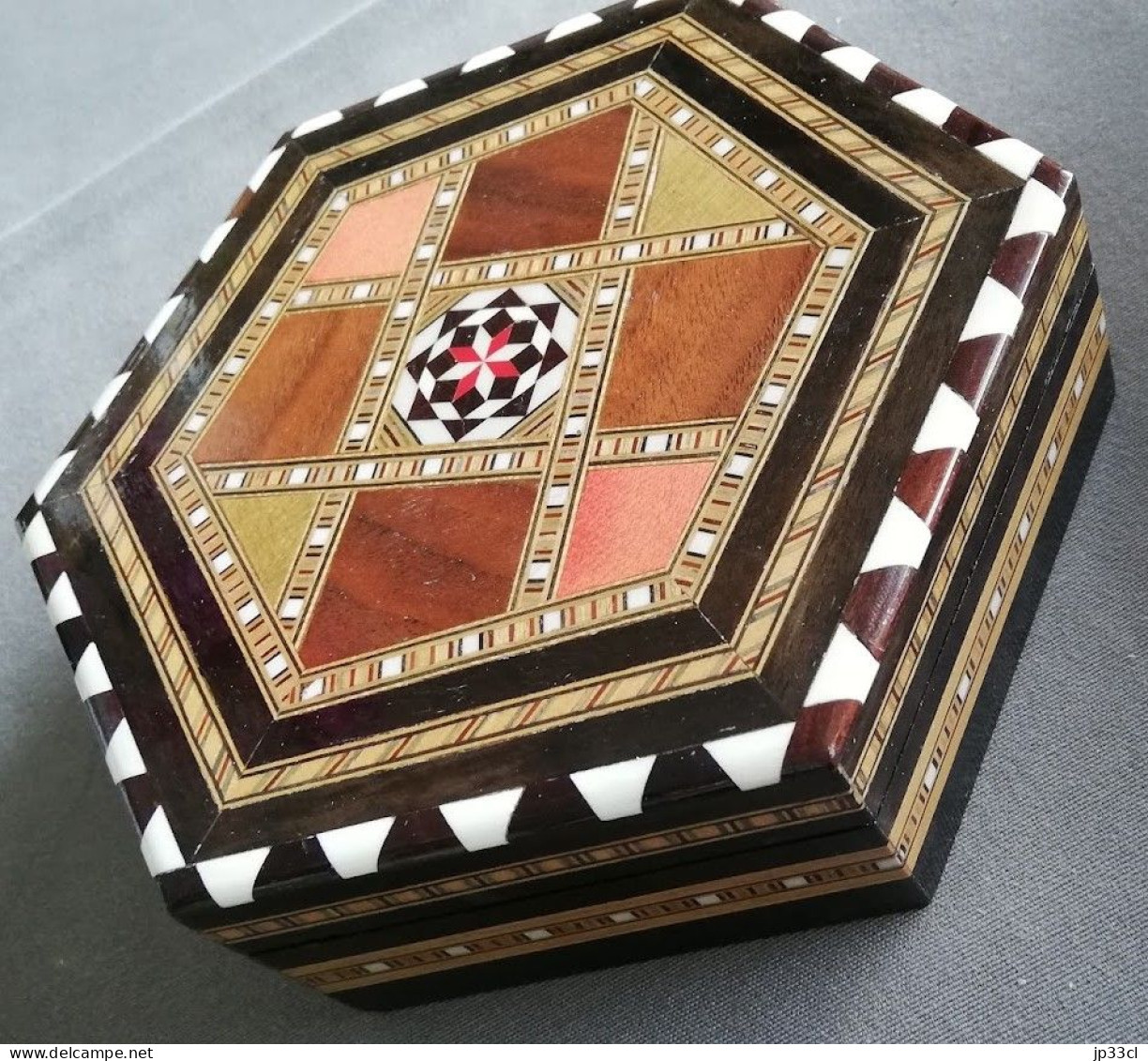 Coffret En Marqueterie Avec Miroir Incorporé - Boxes