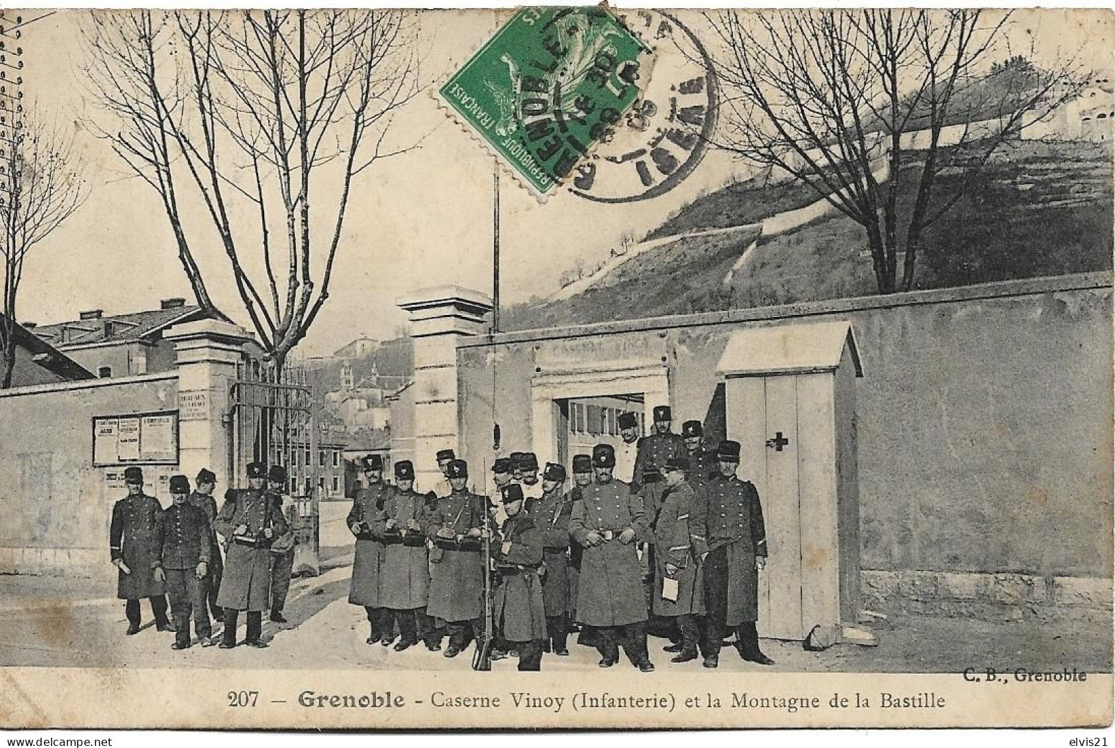 GRENOBLE Caserne Vinoy Et La Montagne De La Bastille - Grenoble