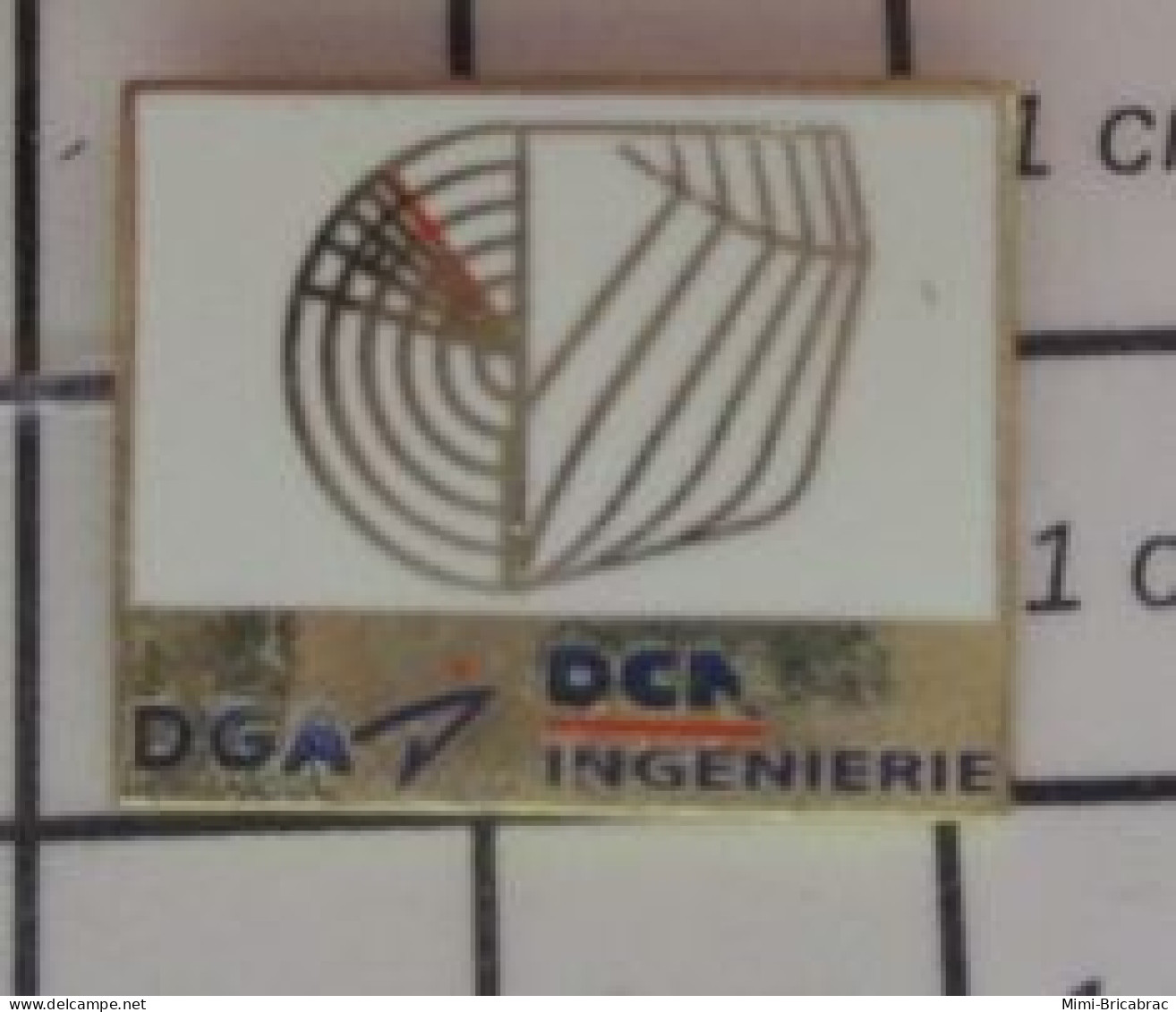 1616c Pin's Pins / Beau Et Rare / ADMINISTRATIONS / DGA DELEGATION GENERALE A L'ARMEMENT DCI INGENIERIE - Administration