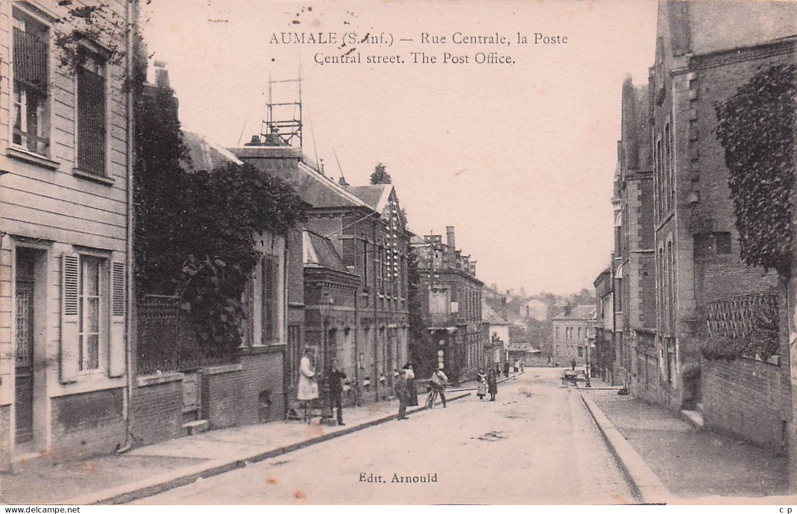 Aumale - Rue Centrale - La Poste    - CPA °J - Aumale