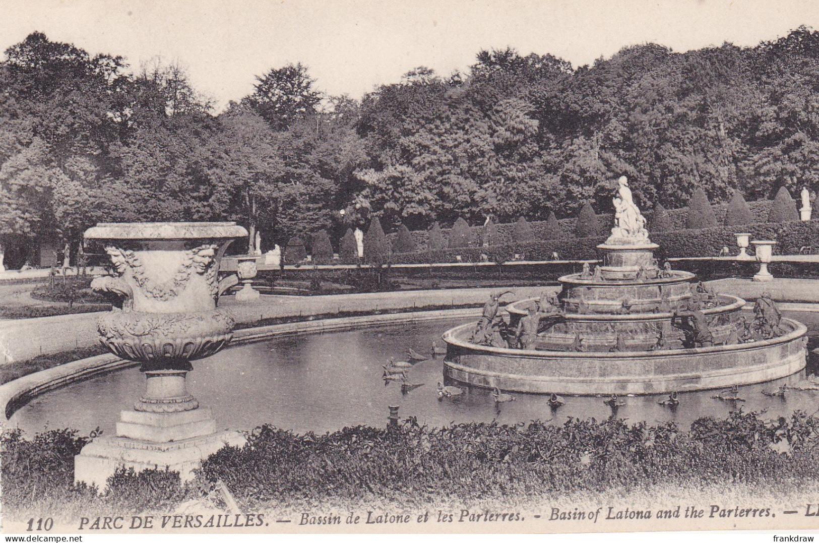 Postcard - Versailles - Parc De Versailles - Bassin De Latone Et Les Parterres - Card No. 110 - VG - Zonder Classificatie