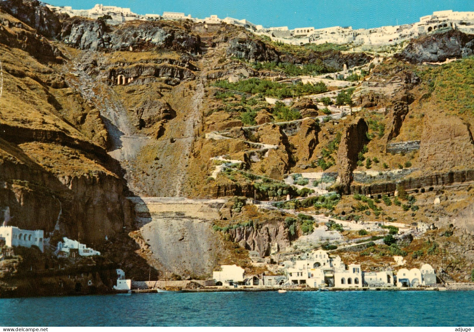 CPM- Grèce - Santorin - THIRA Le Port Et La Rue Vers "Phira"  * TBE - Grèce