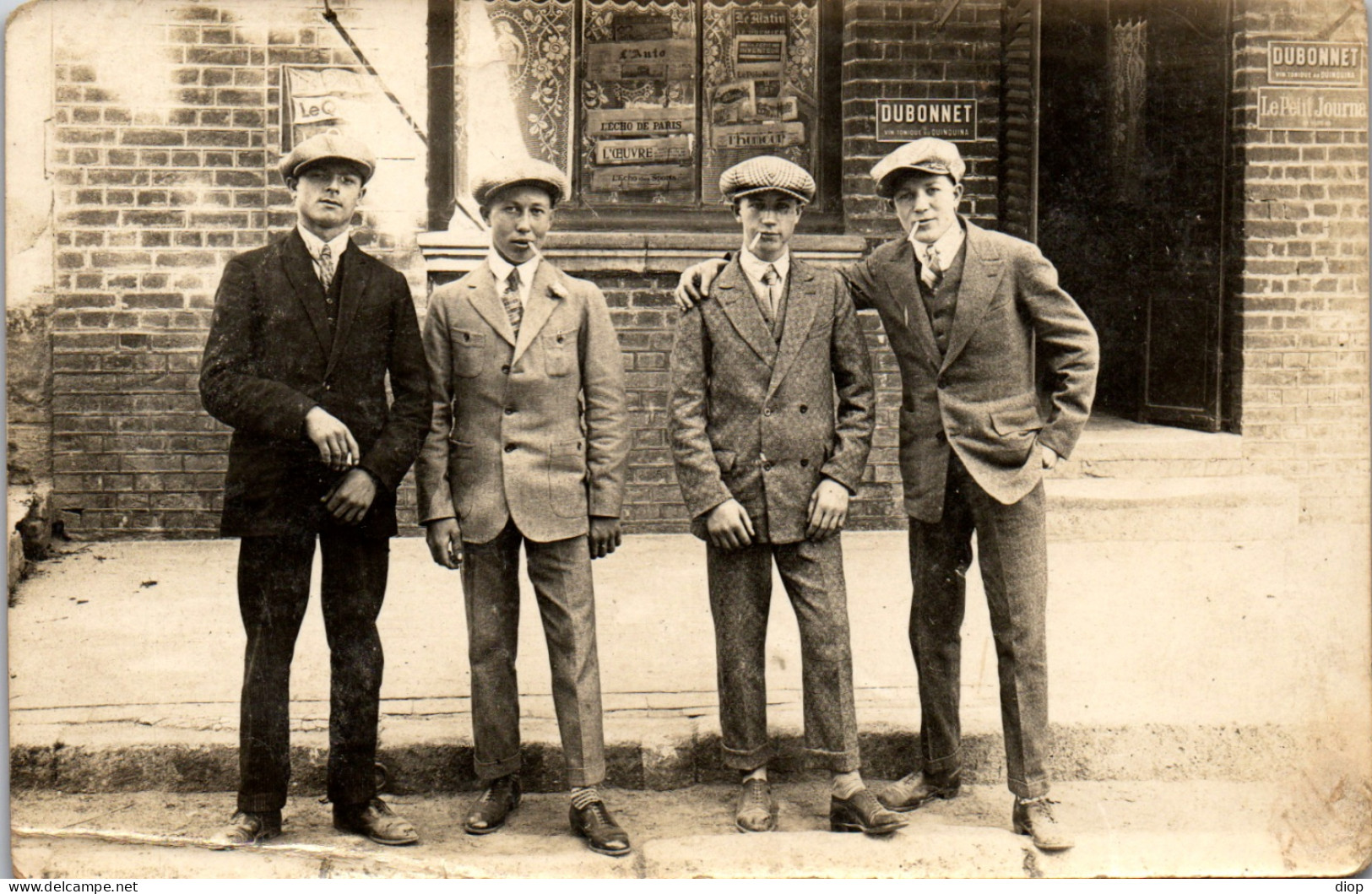 CP Carte Photo D&#039;&eacute;poque Photographie Vintage Homme Mode Casquette Dubonnet - Unclassified