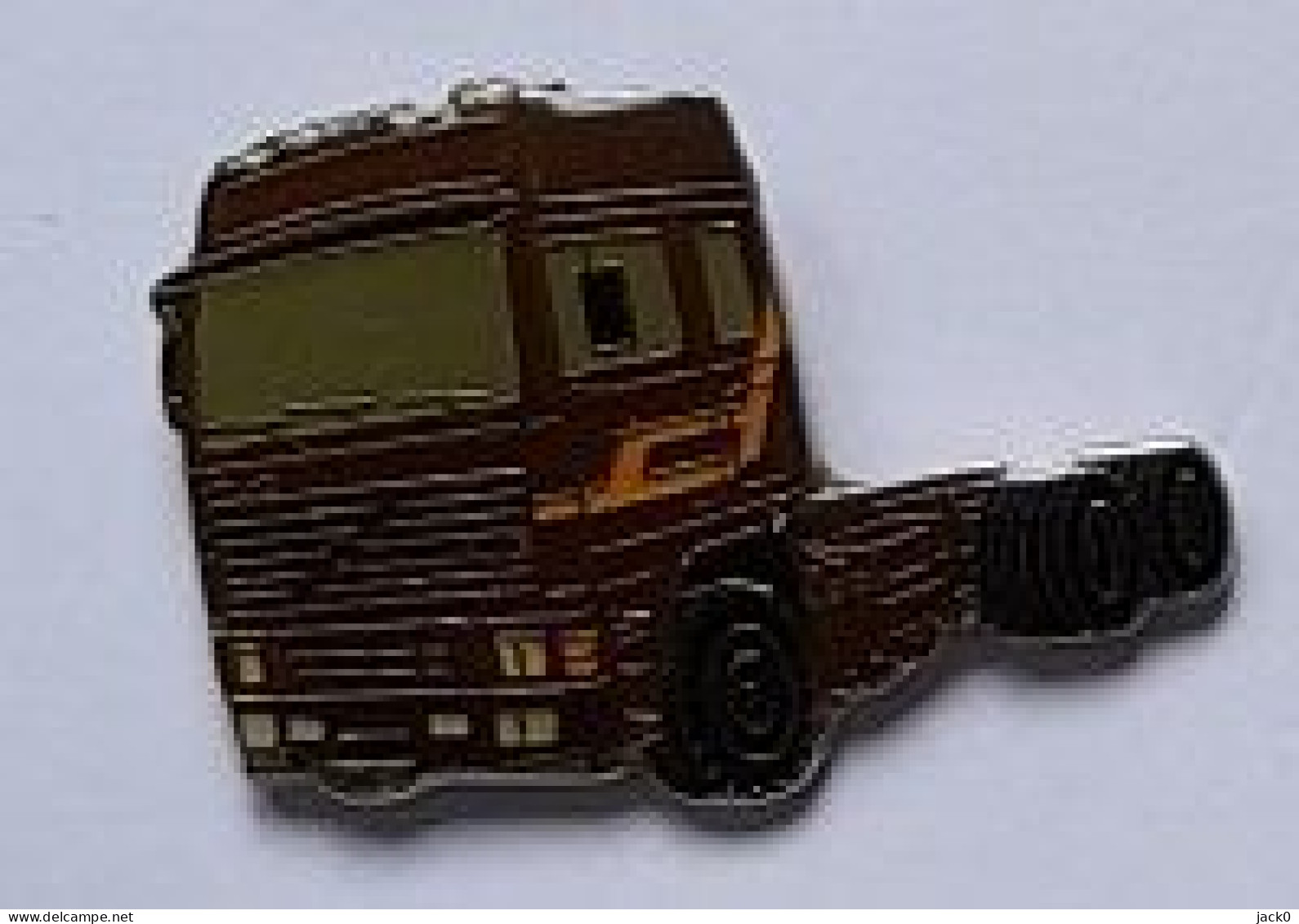 Pin' S  Transport, Camion  Marron  VOLVO  Verso  TACHOGRAPH  ON  BOARD (  TACHYGRAPHE À BORD ) - Trasporti