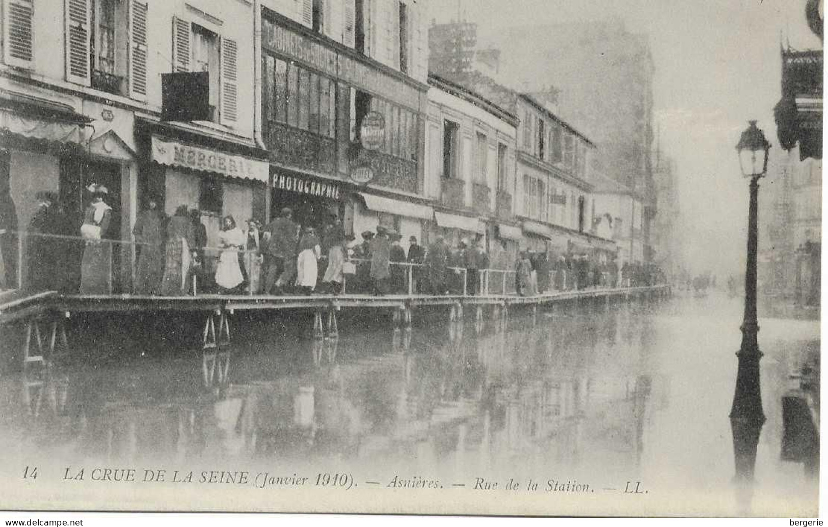 E/ 03              92   Asniéres Sur Seine     -   Crue De La Seine  Janvier 1910   -   Rue De La Station - Asnieres Sur Seine