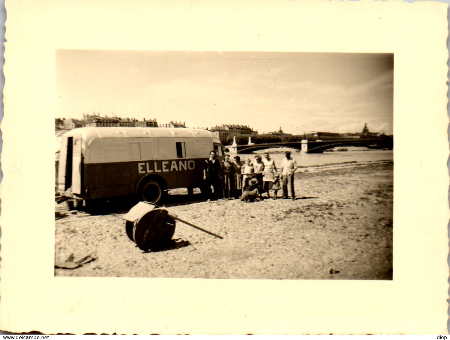 Photographie Photo Vintage Snapshot Amateur Automobile Camionnette Elleano - Trains