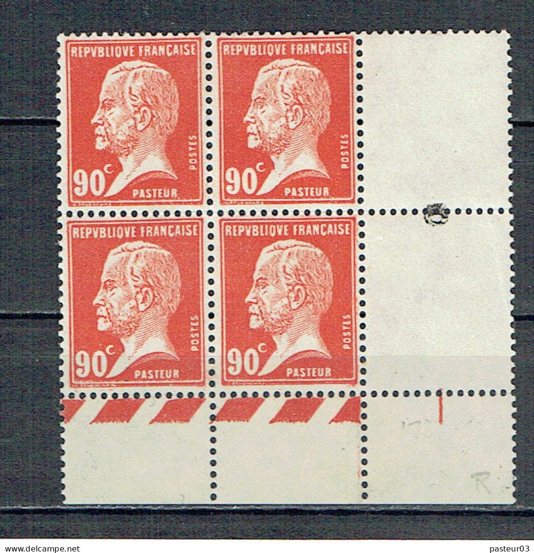 178 Pasteur 90 C. Rouge Bloc De 4 Bas De Feuille Avec Barre De Centrage Et N° Presse 5 Charnière Sur 1 Timbre - 1922-26 Pasteur