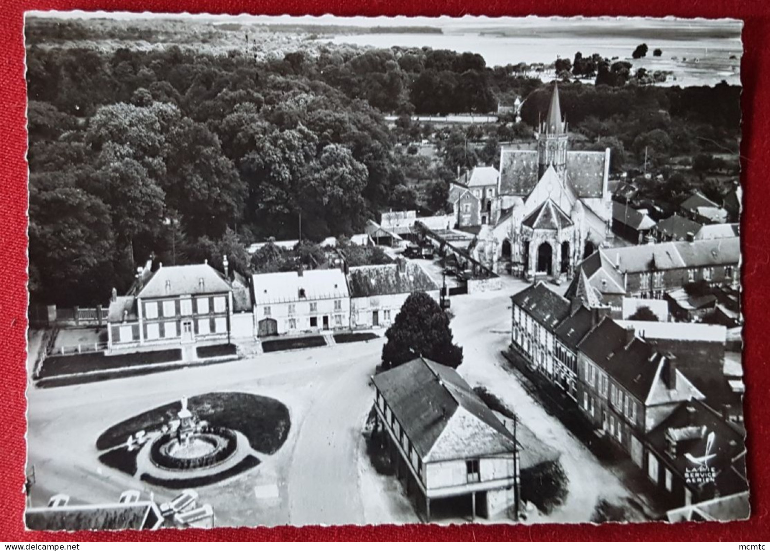 CPSM Grand Format - Maignelay -(Oise) - Place De La Madone - Maignelay Montigny