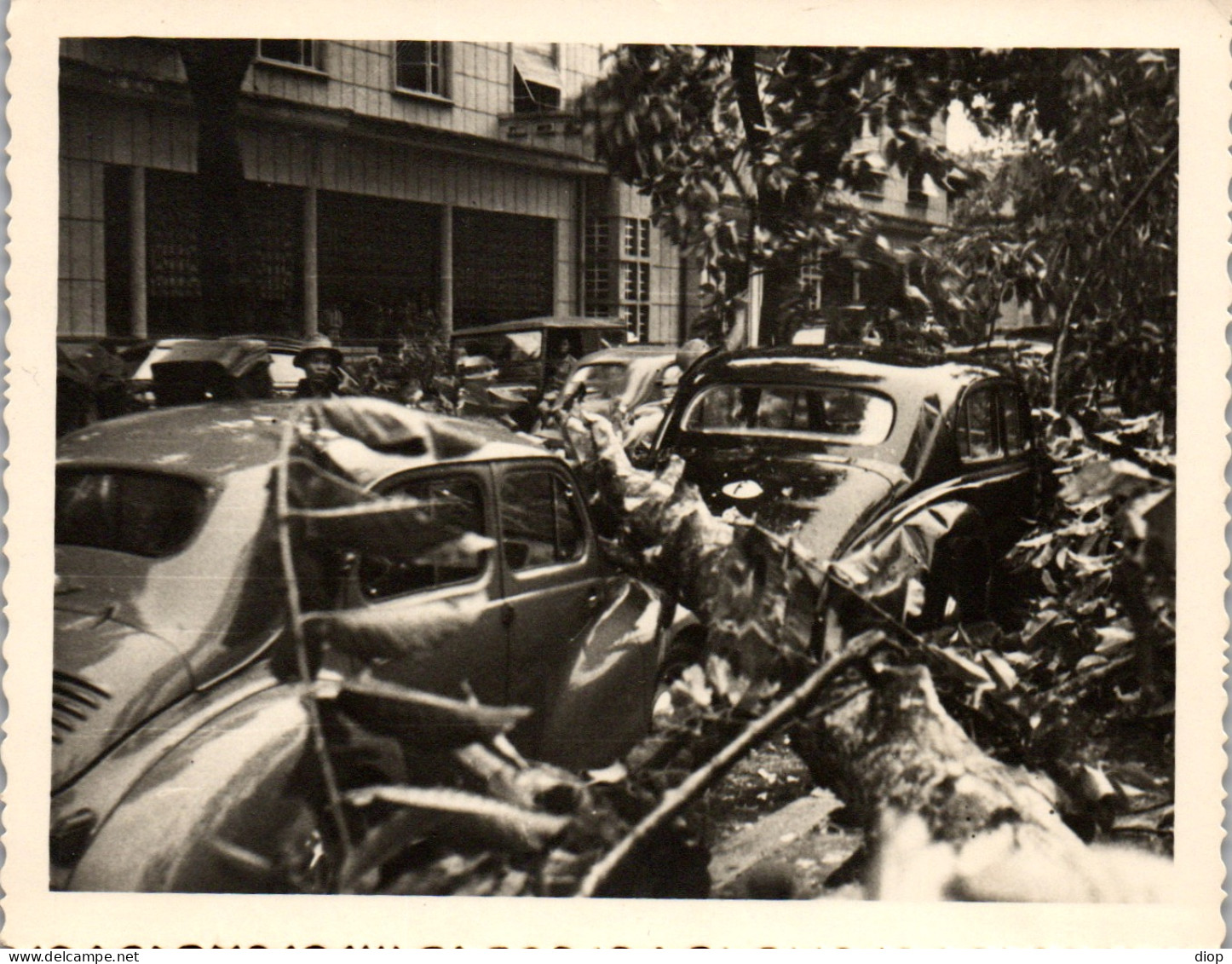 Photographie Photo Vintage Snapshot Amateur Automobile Typhon Accident Sa&iuml;gon  - Auto's