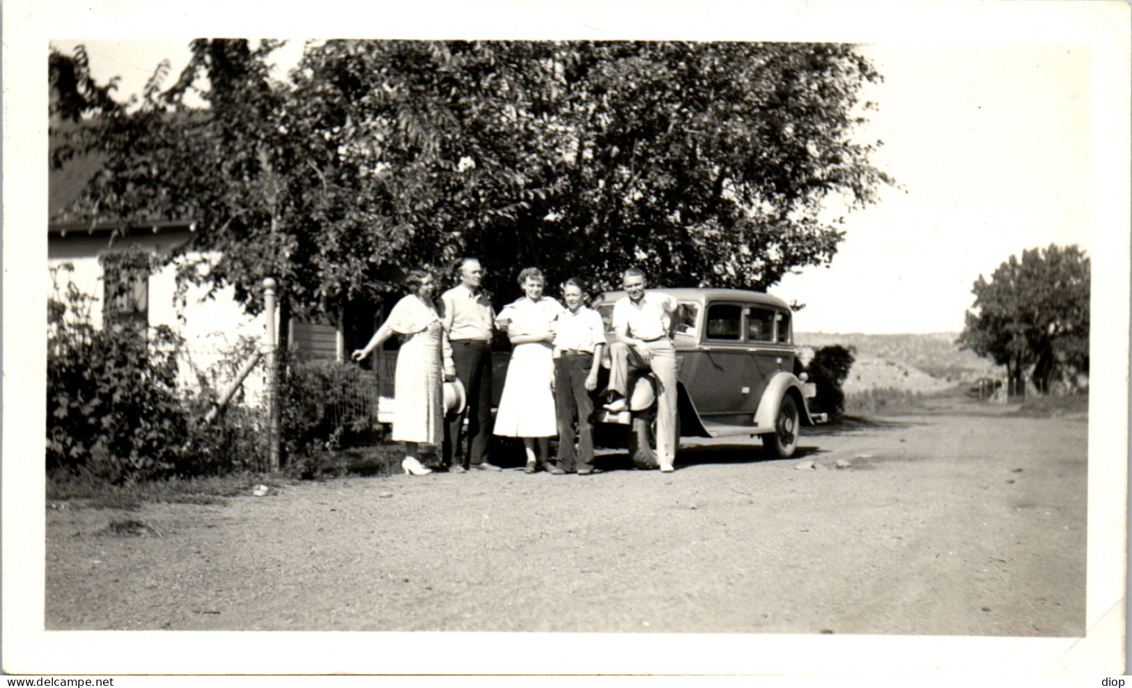 Photographie Photo Vintage Snapshot Amateur Automobile Voiture Groupe  - Cars