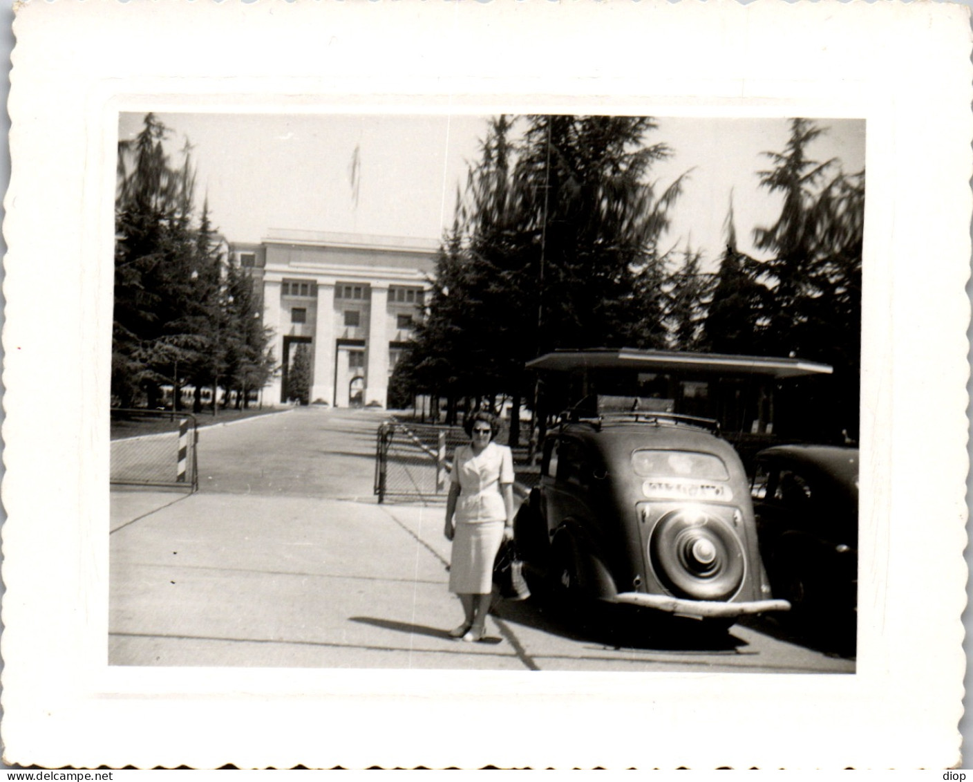 Photographie Photo Vintage Snapshot Amateur Automobile Voiture Auto Femme - Automobile