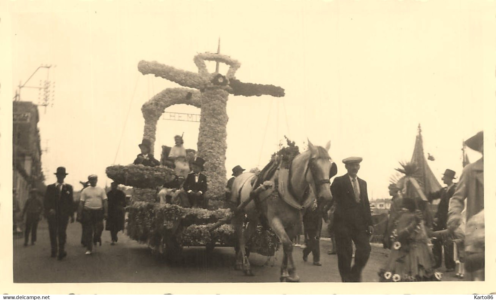 les sables d'olonne * RARE 9 photos après guerre 39/45 war WW2 * chars de la mi carême ou cavalcade , les reines