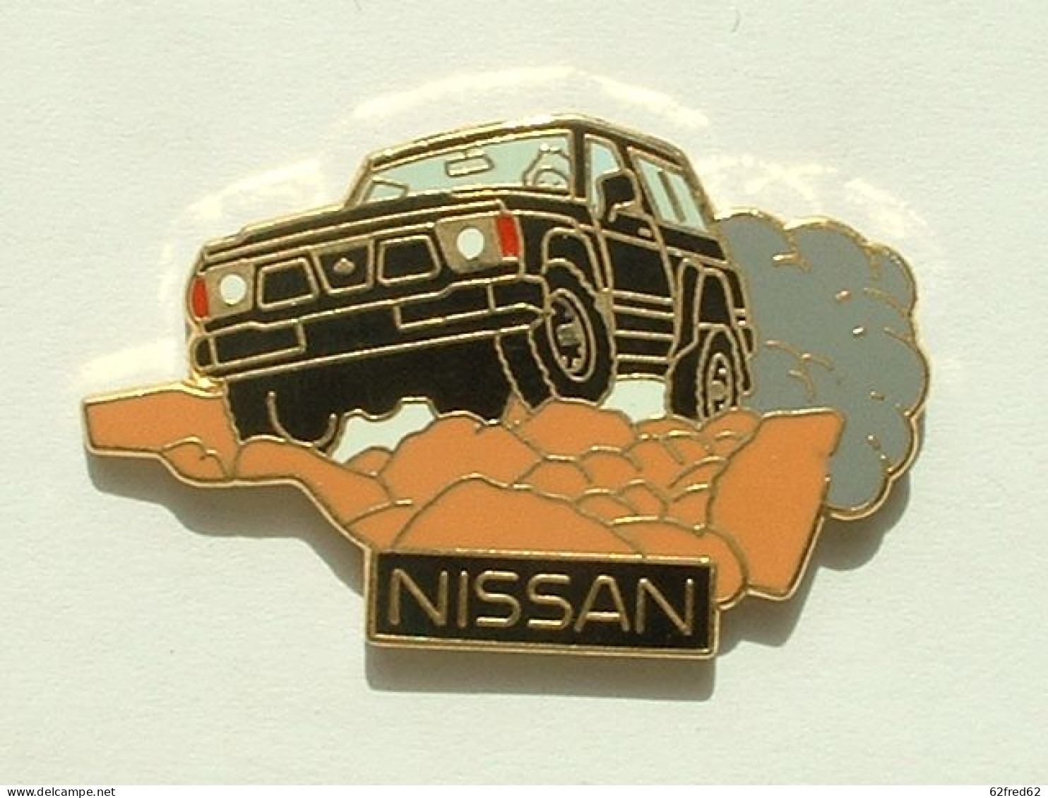 Pin's NISSAN 4 X 4 NOIR - Autres & Non Classés