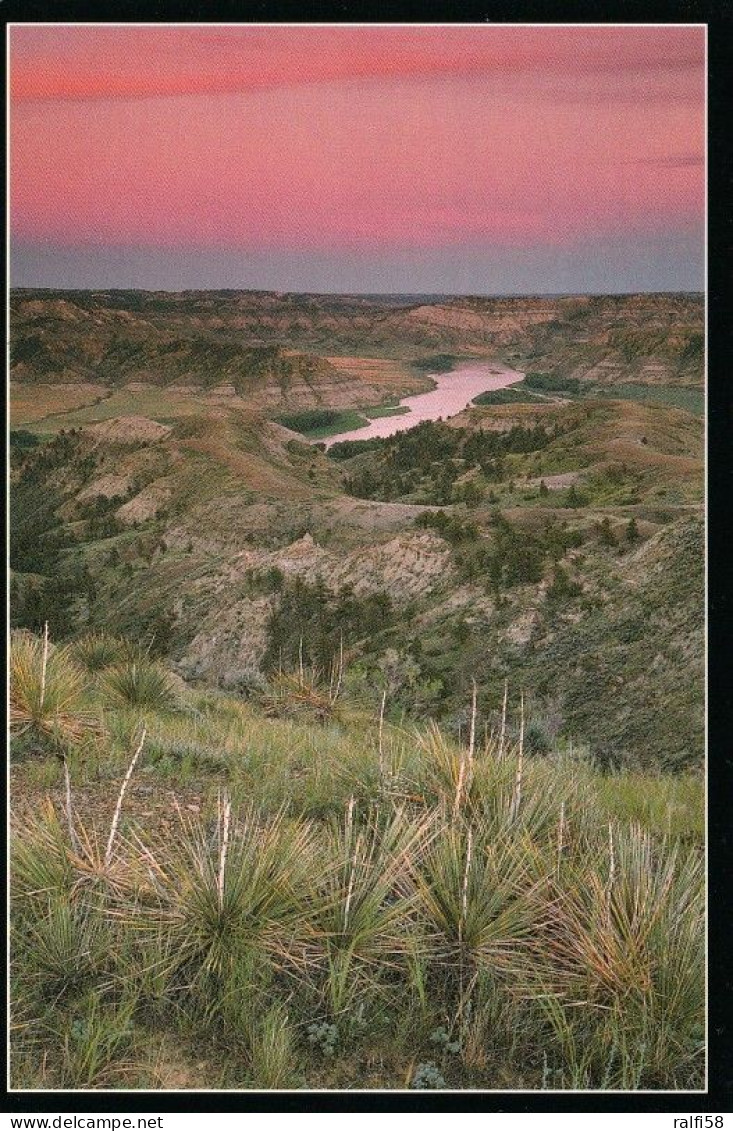 1 AK USA / Montana * Magenta Dusk Over The Missouri River Breaks - National Monument * - Other & Unclassified