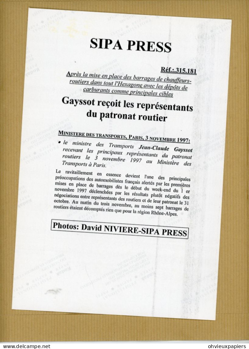 LOT DE 13 PHOTOS  JEAN CLAUDE GAYSSOT MINISTRE DES TRANSPORTS  MAIRE DE DRANCY  PHOTOS MEIGNEUX SIMON  / SIPA ¨PRESS 97