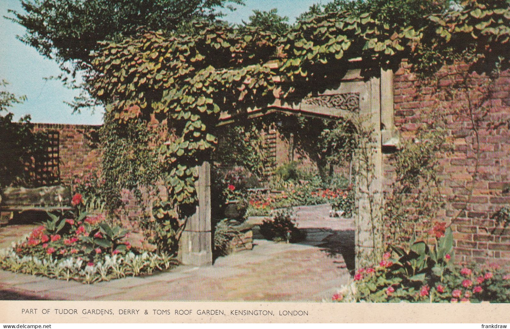 Postcard - Kensington, London - Derry And Tom's Roof Garden - Part Of Tudor Garden - No Card No - Very Good - Unclassified